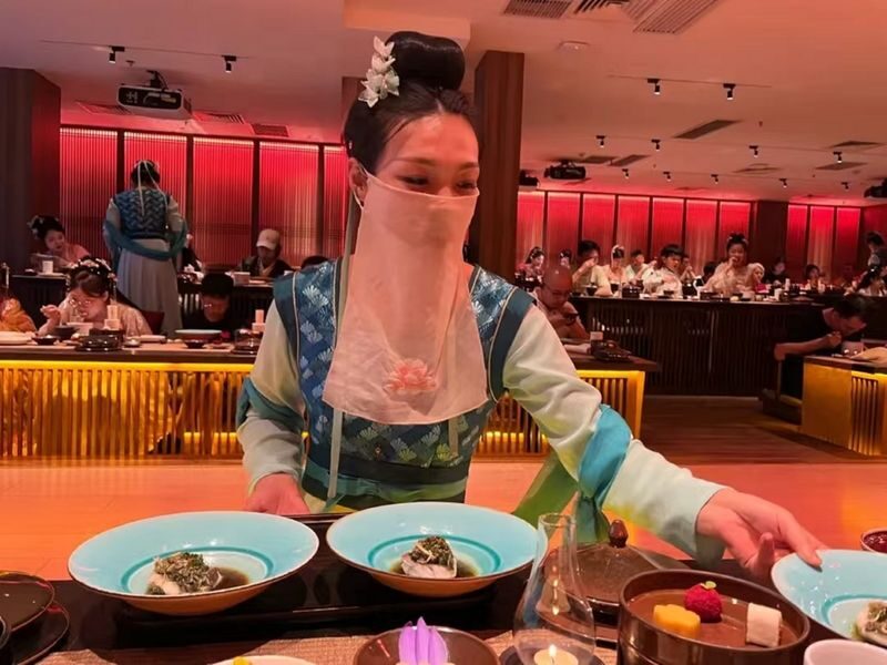 Beijing Imperial Banquet, A grand feast of ancient Chinese emperors - Lunch or dinner: choose the pace that suits you