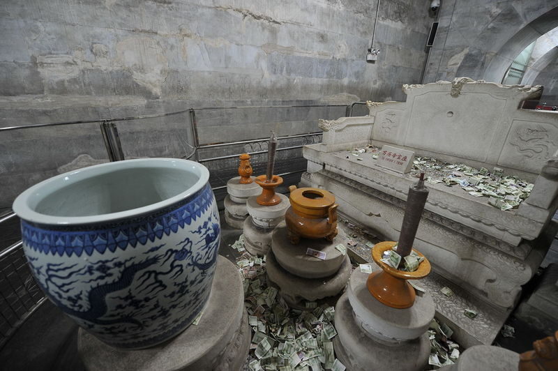 Beijing Ming Dynasty Tombs Half-Day Heritage Exploration - Changling and Dingling offer different angles