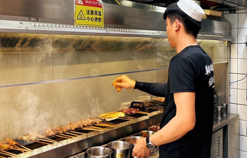 Beijing Niujie Private Food Tour for Food Lovers - Eatwith - Starting with a drink and a local welcome