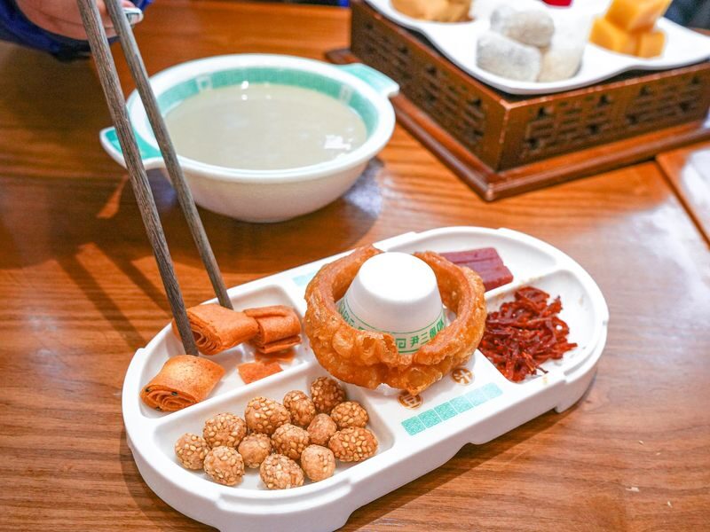 Beijing Old Hutong Half-Day Gourmet Walking Tour - More than 12 dishes, served across six or more stops