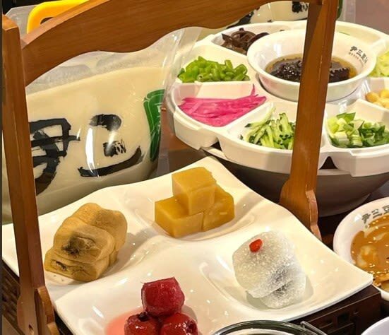 Beijing Old Hutongs Night Tour & Food Discovery - Should you book the Beijing hutong night tour?