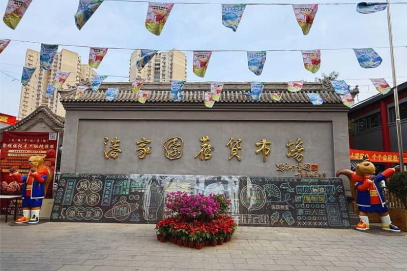 Beijing: Panjiayuan Market&Liangma River Cruise Night Tour - A Closer Look at the Experience