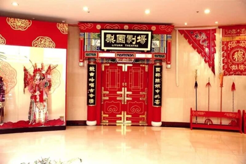 Beijing: Peking Opera Show, Dinner+Houhai Lake Night Tour - Good To Know