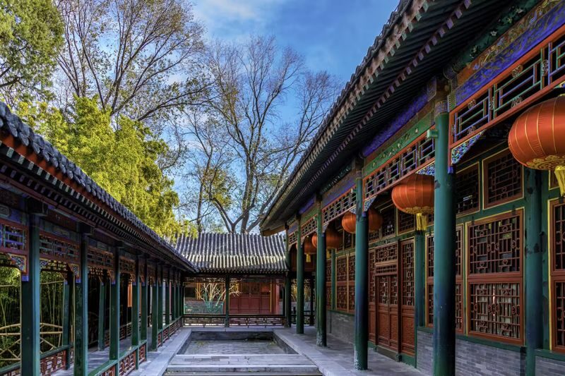 Beijing Prince Gongs Mansion and Yonghe Temple Full-Day Heritage Tour - Entering Yonghe Temple
