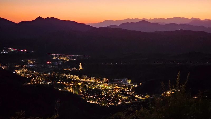 Beijing Private Tour:Jinshanling Hike+Simatai Sunset&Gubei Watertown - What the private format changes