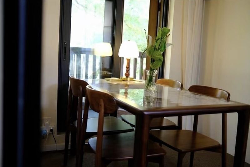 Beijing Pu Lu Tea House - The view: lovely setting, uncertain sightline