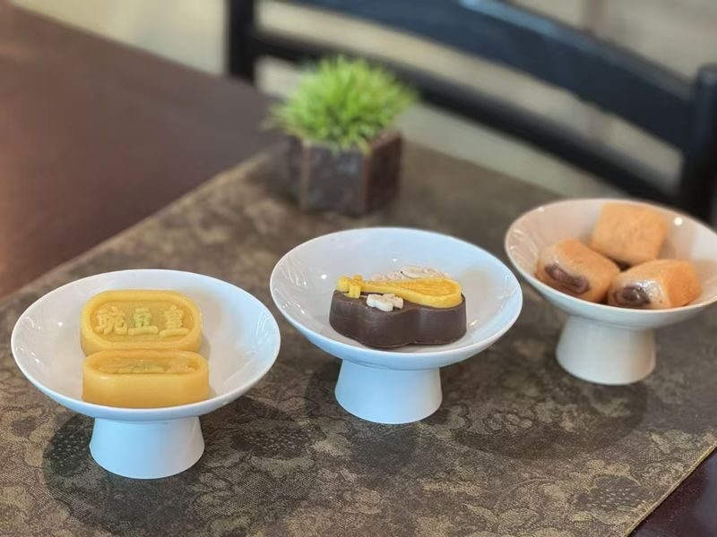 Beijing Pu Lu Tea House - Should you book Pu Lu Tea House?