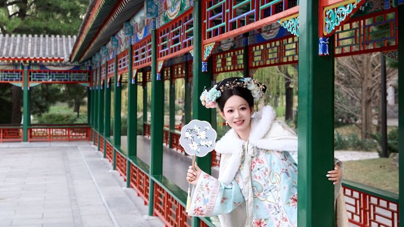 Beijing Qing Dynasty Gege traditional Hanfu costume rental & photography experience - From Wangfu Century to the park