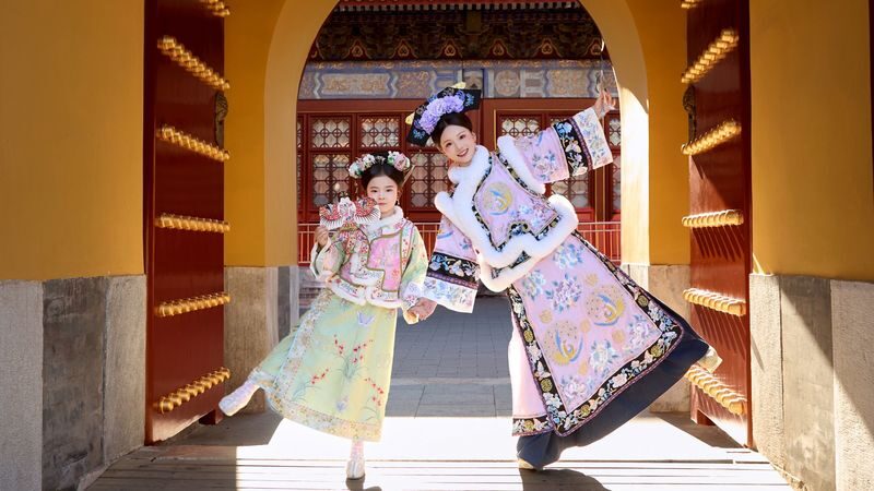 Beijing Qing Dynasty Gege traditional Hanfu costume rental & photography experience - Who will get the most from it