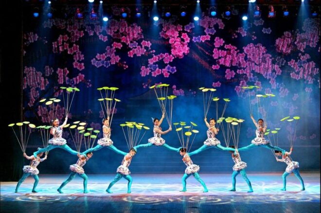 Beijing: Red Theater Acrobatic Show Online Booking - Customer Reviews