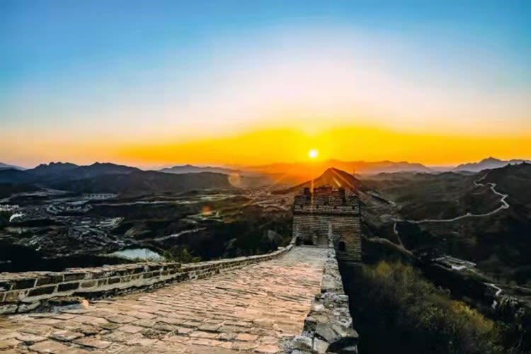 Beijing Simatai Great Wall & Gubei Water Town Day Tour - Morning walk or evening lights?