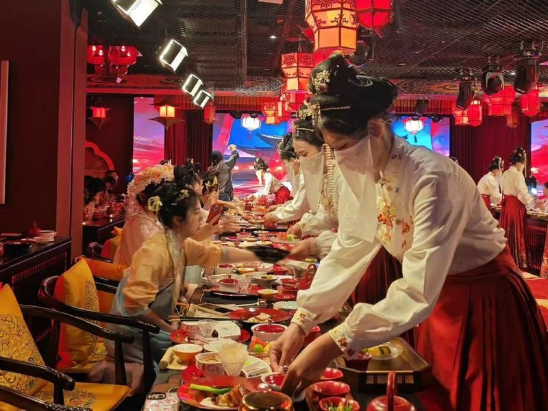 Beijing Yongle Palace Banquet, Xi Banquet - What happens during the palace-style meal