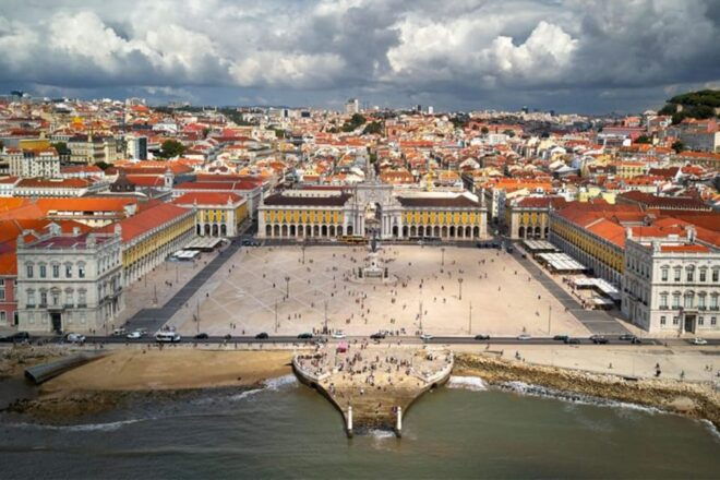 Belem: 3-HOUR Guided Tuk Tuk Tour in Historic BELEM - Jerónimos Monastery