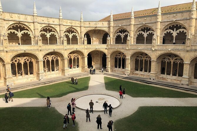 Belém and Jerónimos Monastery Guided Small Group Walking Tour - Small Group Size