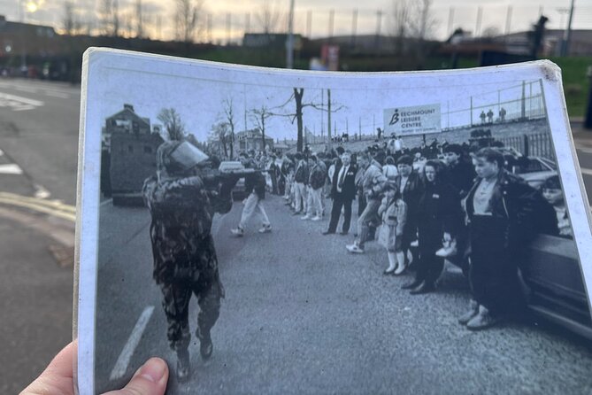 Belfast Black Taxi Tour of Murals and Peace Walls 2 Hours - The Sum Up