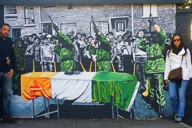 Belfast Cab /Taxi Private 2hours Terror and Conflict- Peace Tour - Visitor Logistics