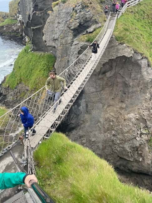 Belfast city & Giants Causeway 16 PAX private Tour - What Makes This Tour Stand Out?