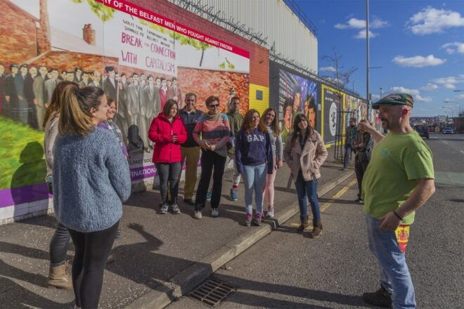 Belfast E Giant's Causeway in Italiano O Spagnolo. - Esperienza Unica (Unique Experience)