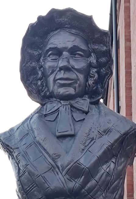 Belfast: Famous Black Taxi Tour - Value and Practicality