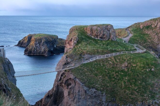 Belfast & Giant's Causeway: 2-Day Rail Tour From Dublin - Inclusions and Services