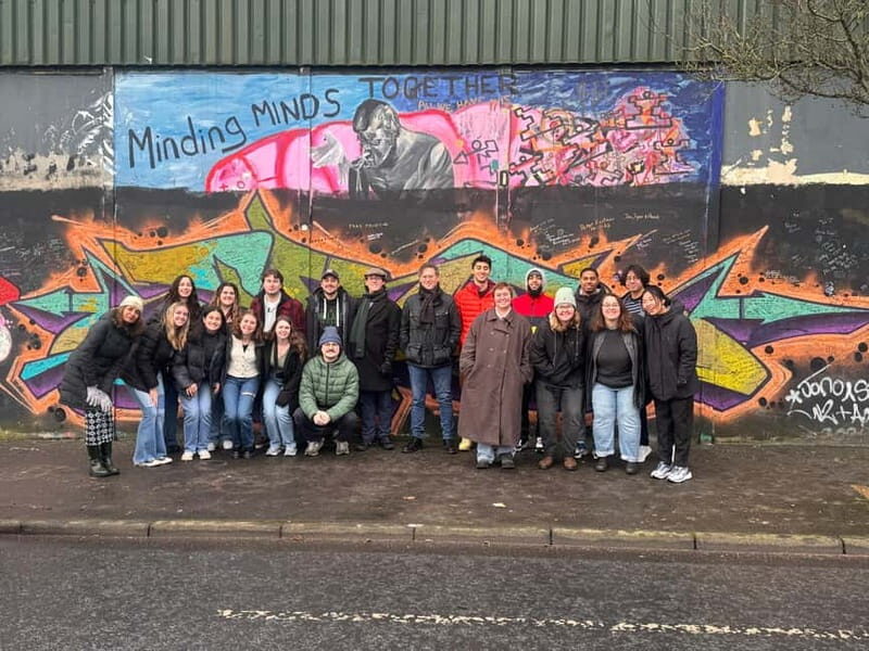 Belfast: Peacewall and Political History Black Taxi Cab Tour - An In-Depth Look at the Belfast Black Taxi Tour