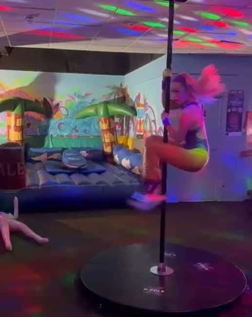 Belfast Pole Dancing Class in City Centre (Perfect for Hens) - Belfast Pole Dancing Class in City Centre (Perfect for Hens)