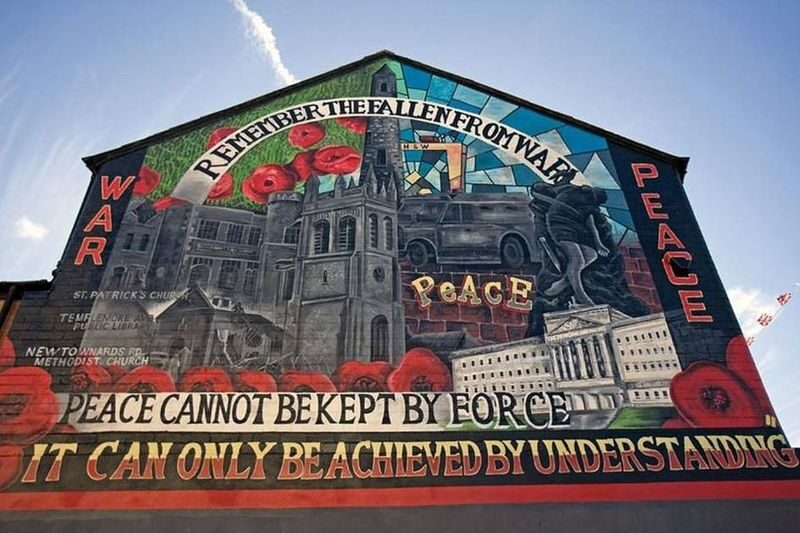 Belfast Political Taxi Tour - Murals are the starting point, not the whole story