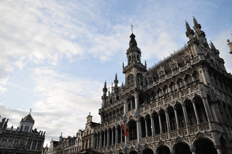 Belgium: Discover the Best of Brussels on Our Guided Tour - Discovering the Manneken Pis Sculpture