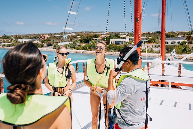 Bella Brunch at the Lady Bellaïs With Snorkeling and Rope Swing - Snorkeling in the Crystal-Clear Waters