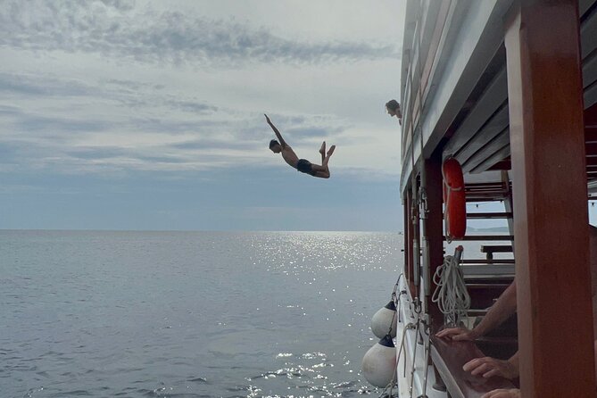 Bella Brunch at the Lady Bellaïs With Snorkeling and Rope Swing - Learning About the History and Culture of the Area