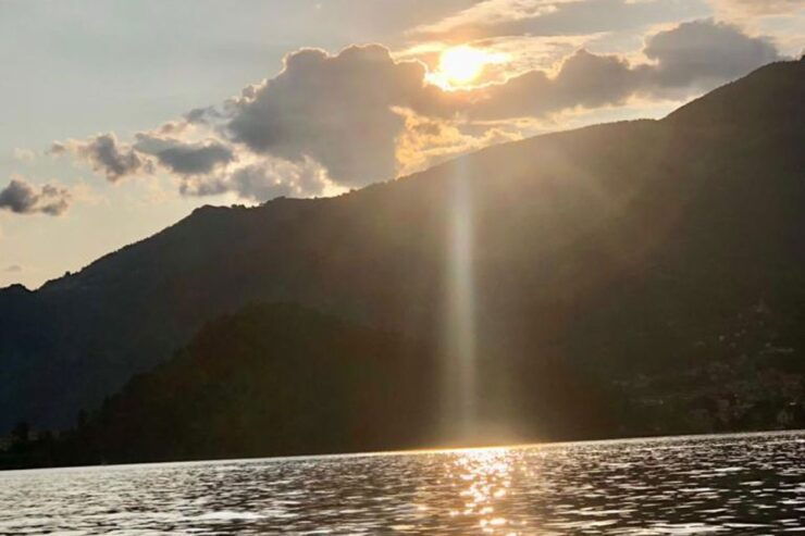 Bellagio: Lake Como Sunset Kayak Villas Experience - Booking and Logistics