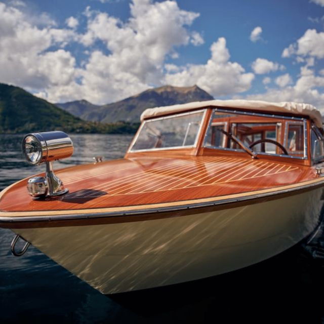 Bellagio: Shared Sunset Boat Tour With Prosecco Aperitif - Language Options and Group Size