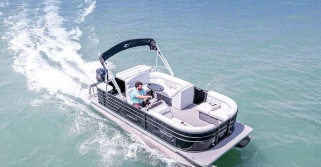 Belle River: Crest 10-Passenger Pontoon Boat Rental - Amenities and Features