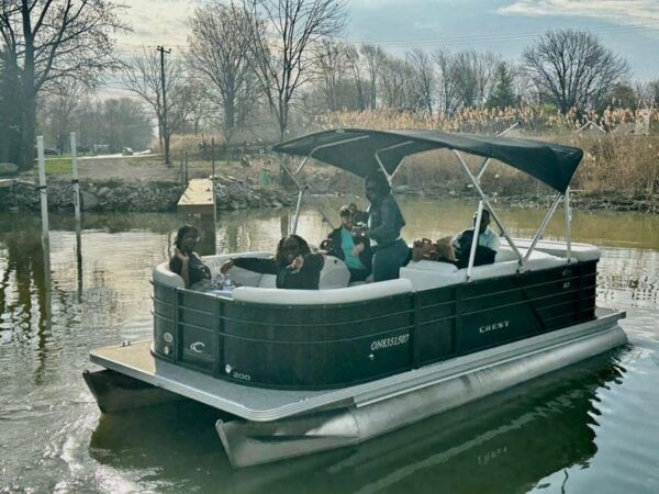 Belle River: Crest 10-Passenger Pontoon Boat Rental - Boat Capacity and Specifications