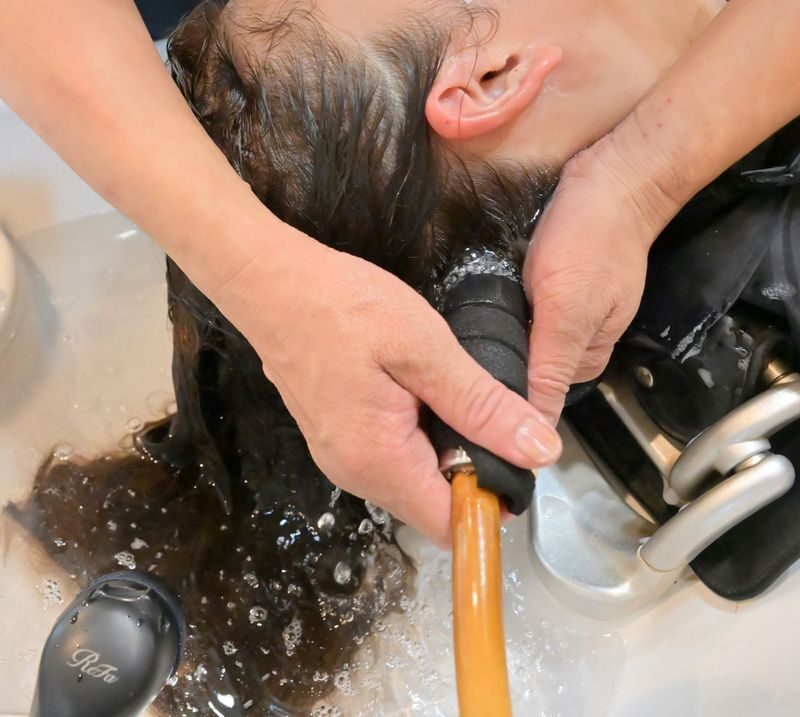 Bello bosco Hair Salon in Jiyugaoka, Tokyo - The haircut and carbonated scalp spa