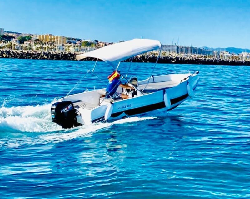 Benalmadena: 6-Seater Speedboat license-free Boat Rental - Discovering the Malaga Coast on a License-Free Speedboat