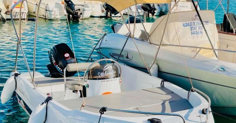 Benalmadena: 6-Seater Speedboat license-free Boat Rental - Safety and Practicalities