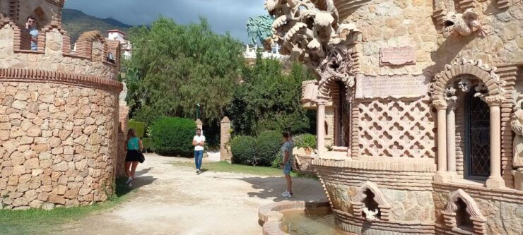 Benalmadena: Colomares Castle Tour With Entry Ticket - Tour Duration and Features