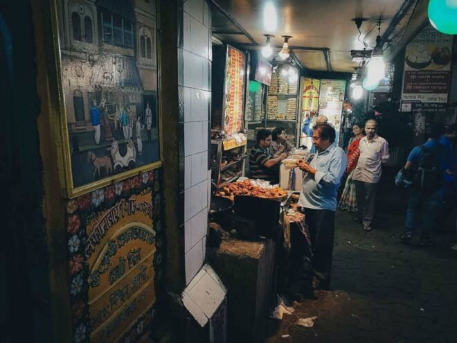 Bengali Nights Kolkata Food Tour With 13 Tastings - Meeting Point and Guide Identification
