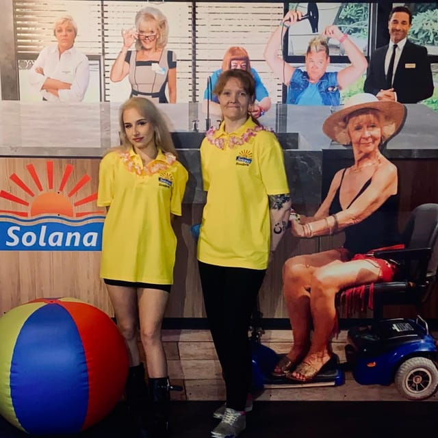 BENIDORM KARAOKE with Licky Vicky - Introduction