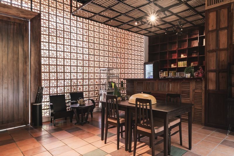 Bep 12 Mua Da Nang: Lobster and Seafood All-You-Can-Eat - A warm room, with some practical comfort trade-offs