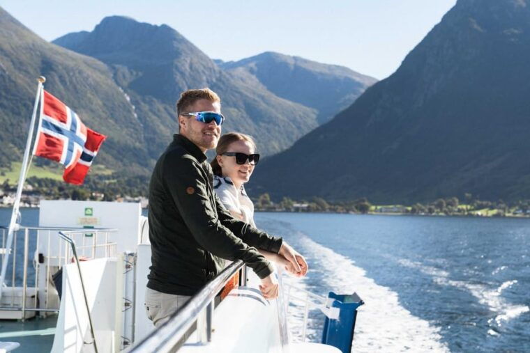 Bergen: Cruise to beautiful Rosendal by the Hardangerfjord - Learning and Eating in Rosendal