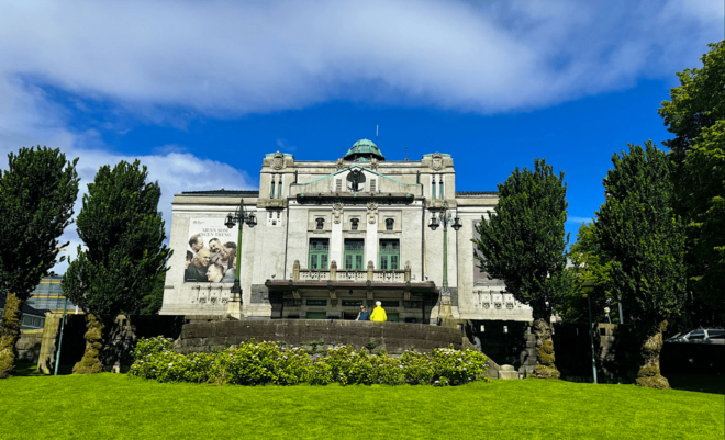 Bergen: Guided Walking Tour - Fish Market Experience