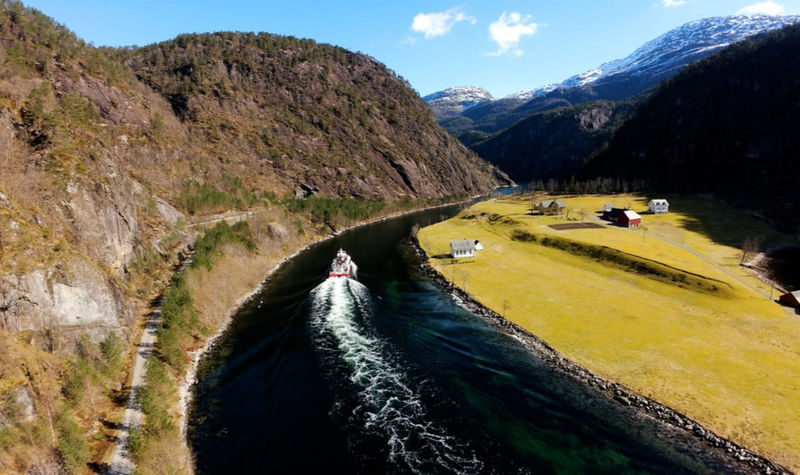 Bergen Mostraumen Fjord Half-Day Cruise - Cabin comfort versus the open deck