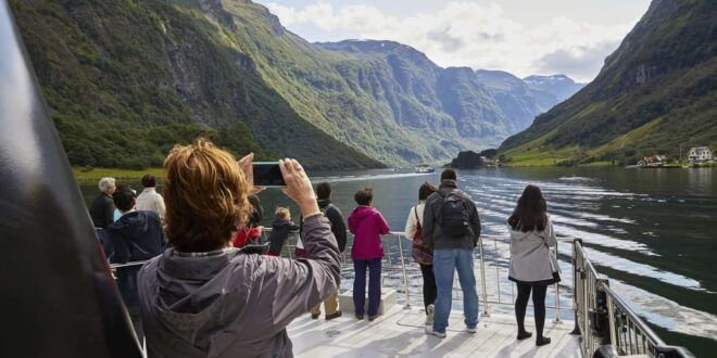 Bergen: Nærøyfjord, Flåm, and Stegastein Guided Bus Tour - Important Information
