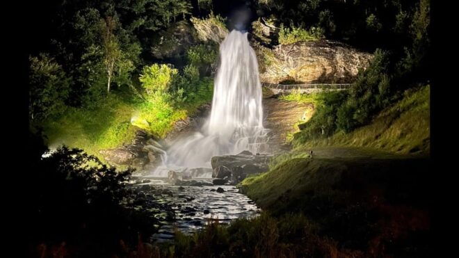 Bergen: Private Waterfalls and Wonders of Fjord Norway - Vehicle and Comfort