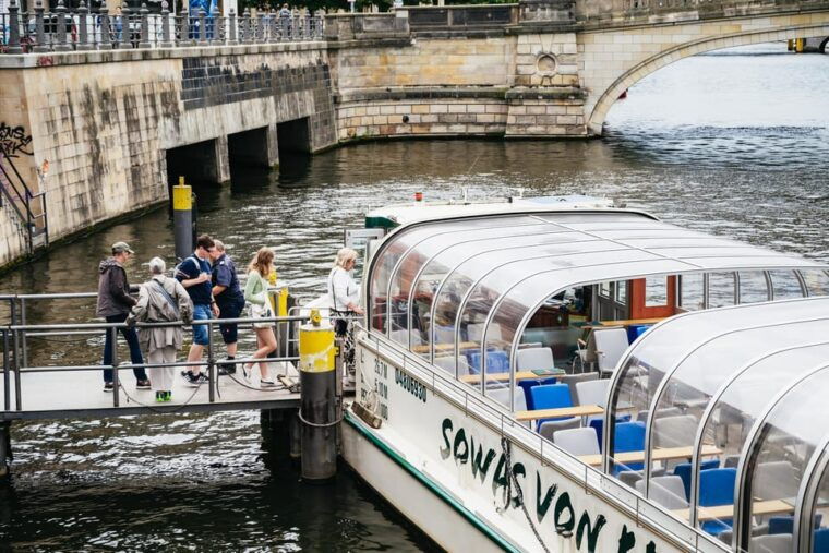 Berlin: 1-Hour City Sightseeing Cruise - FAQ