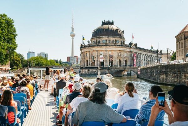 Berlin: 1-Hour City Tour by Boat With Guaranteed Seating - Common Questions