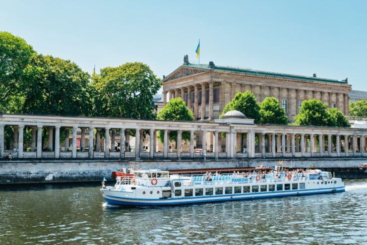Berlin: 1-Hour City Tour by Boat With Guaranteed Seating - Highlights and Landmarks of the 1-Hour Boat Tour