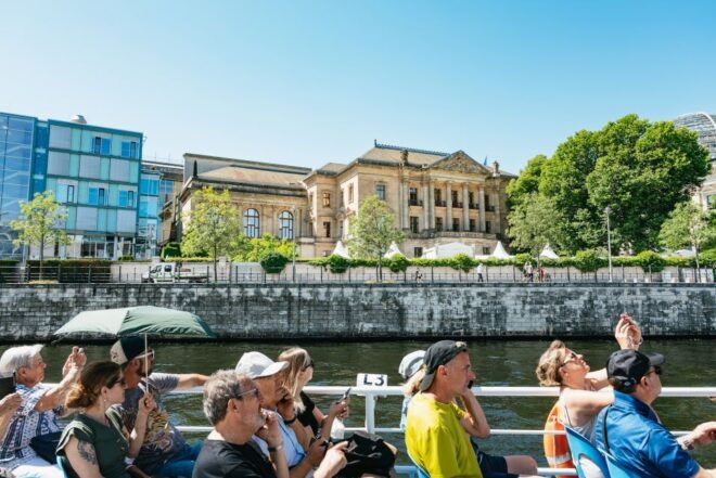 Berlin: 1-Hour City Tour by Boat With Guaranteed Seating - Multilingual Audio Guide and Language Options